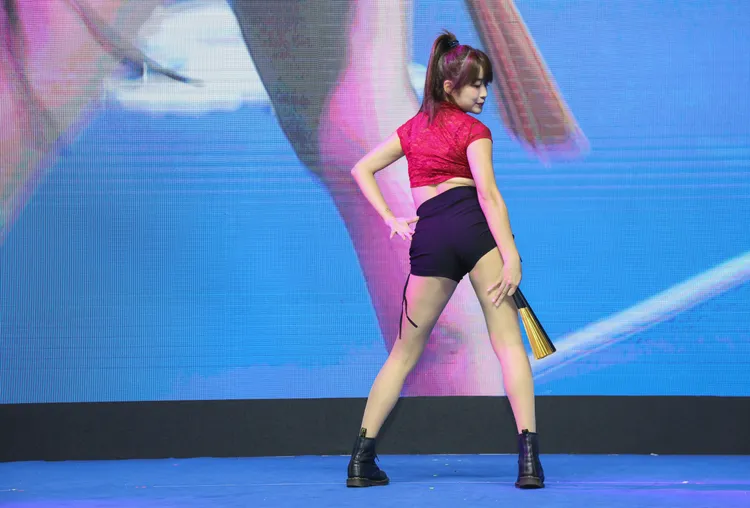 神魔女將辣舞嗨翻全場。鄭孟晃攝