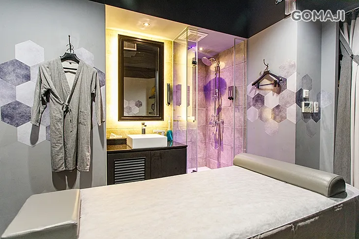 投訴人透露，男師帶客人進入包廂後，最後全裸替客人做半套服務。翻攝GOMAJI網站