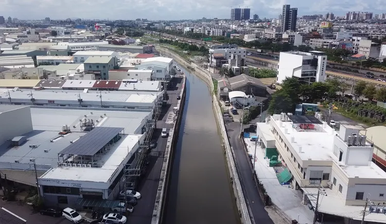 三爺溪上游段已整治完成。市府提供