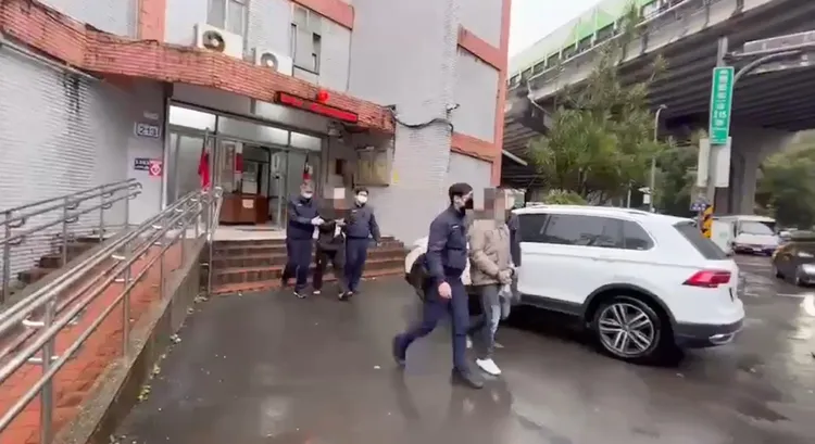 警方移送2名販毒男子。翻攝畫面