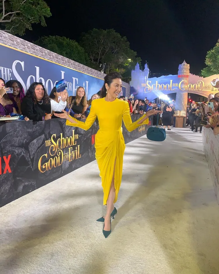 楊紫瓊去年出席電影宣傳活動，也穿上同件GUCCI洋裝。翻攝michelleyeoh_official IG