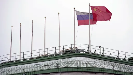 俄烏戰爭周年｜美情資顯示　中國正考慮供俄彈藥及無人機
