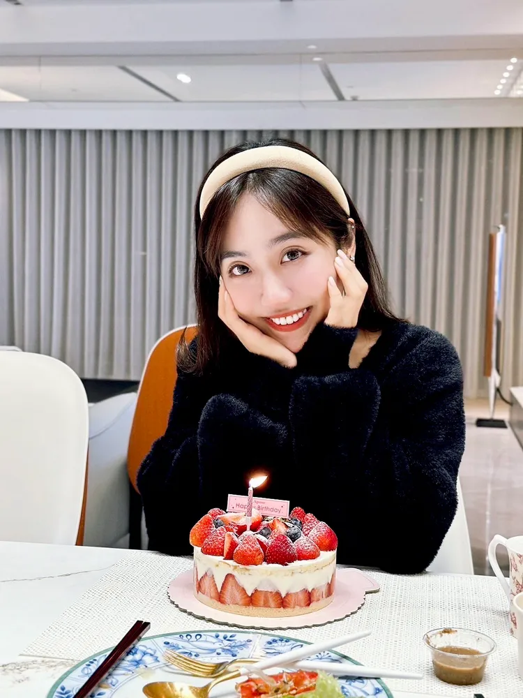 蔡佩軒開心慶生。