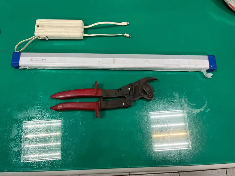 警方起出作案用的工具。大園警分局提供