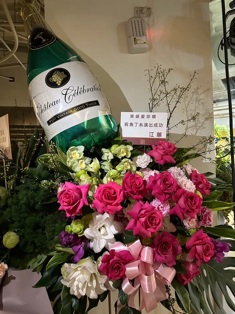 江蕙的花籃相當有特色。林丞偉攝