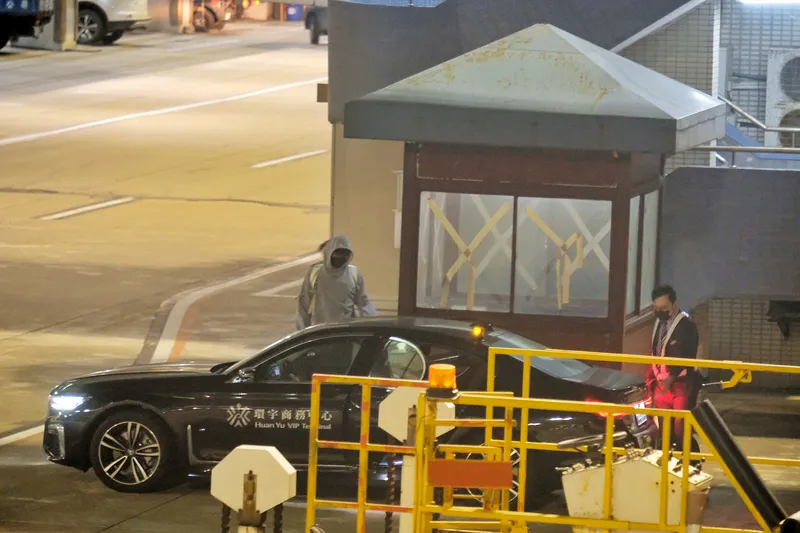 林書豪加盟P. LEAGUE+高雄17直播鋼鐵人，他4日清晨搭機抵台，但未受訪及發表談話。中央社