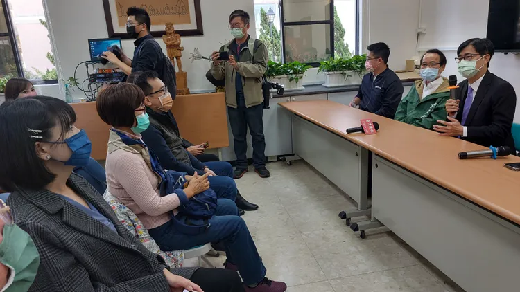 陳其邁拜會民進黨團。凃建豐攝