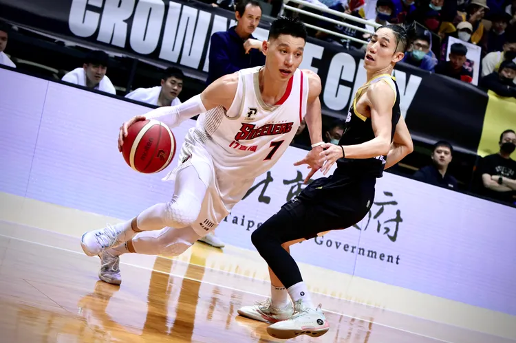 林書豪今和弟弟林書緯對決。林林攝