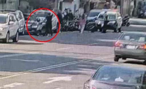 買烤香腸違規停車 住戶怒了!用這招修理車主GG了