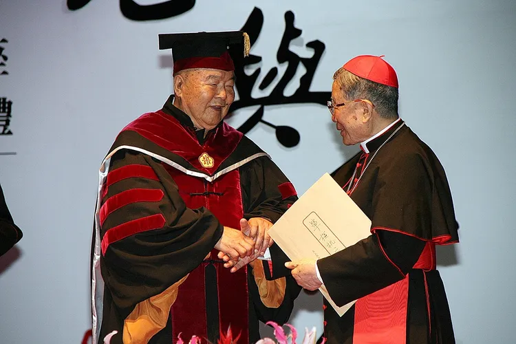 星雲大師獲頒輔仁大學名譽法學博士時表示，佛光山開山數十年來，單樞機的情誼及宗教包容觀點，令他十分感動。(2006.12.16)  。引自輔仁大學官網