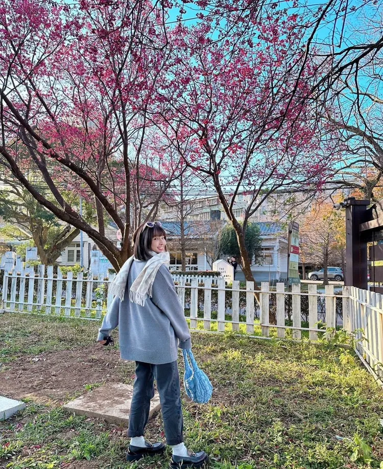 峮峮分享賞櫻照。翻攝峮峮IG