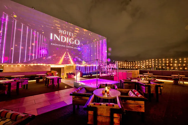 英迪格酒店高空酒吧Pier No.1獨特頂樓酒吧，坐擁中央公園周邊高空夜景，活動期間推憑票根贈價值380元特調。讀者提供