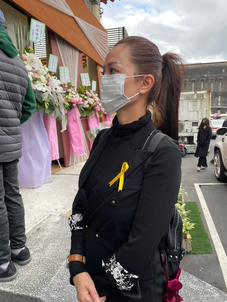 高欣欣默默陪伴好姊妹走出悲傷。民視提供