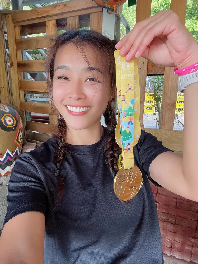 小嫻完賽達成人生第一場半馬。翻攝自小嫻臉書