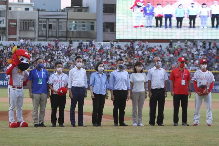 總統蔡英文當時出席球場重啟儀式。資料照片