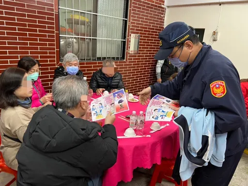 228連假汐止偵查隊長帶隊　走訪宮廟、餐廳宣導反詐