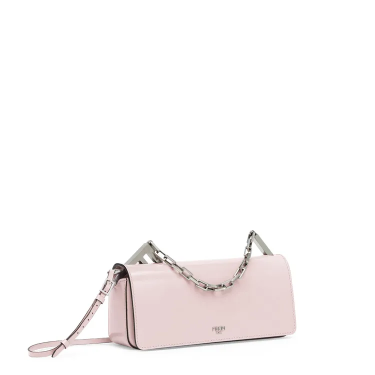 First Sight手袋，8萬1000元。品牌提供