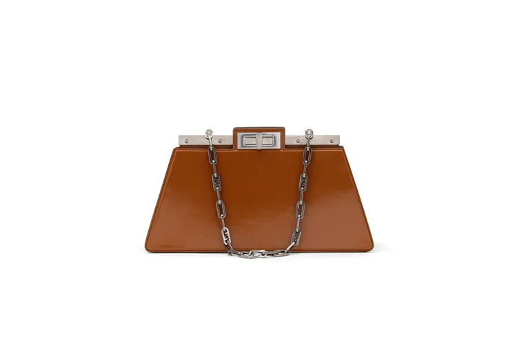 Peekaboo Cut手袋，14萬9500元。品牌提供