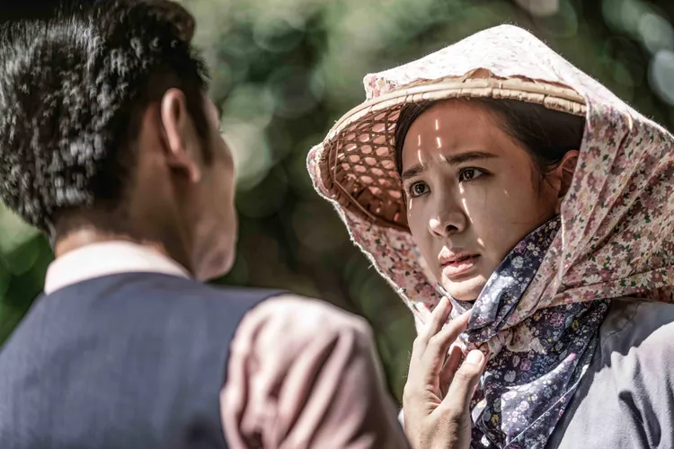 安心亞拍攝浪漫吻戲，實際野外環境卻相當克難。公視、禾豐製作提供