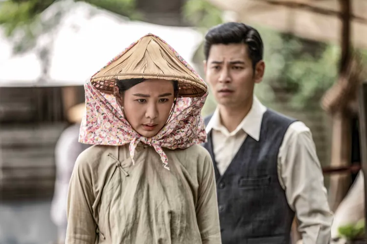 安心亞（前）劇中與楊子儀的感情發展，受到大批網友關注。公視、禾豐製作提供