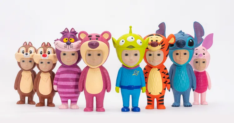 小泉悟 x 迪士尼皮克斯 全系列木頭雕塑。業者提供