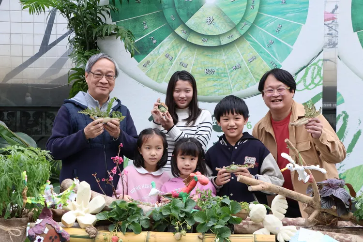 趙自強(右)和小野(左)出席節目上檔記者會。鄭孟晃攝