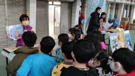 提升國小生火警地震防災意識 新北消防局地震體驗車深入校園