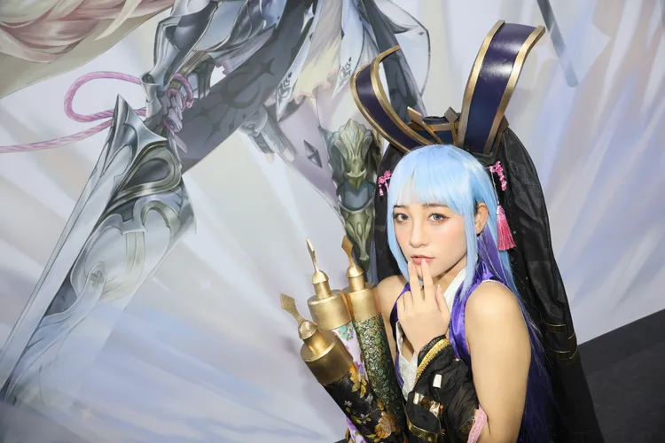 由網紅們扮演成《神魔之塔》女將造型。鄭孟晃攝