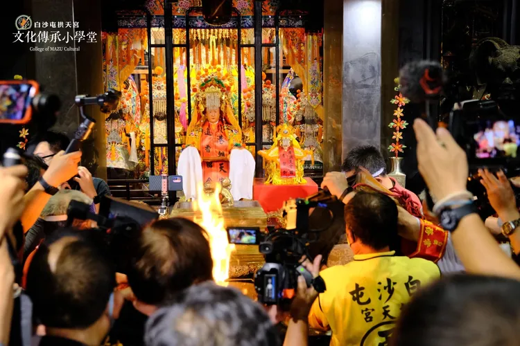 白沙屯媽祖徒步前往北港朝天宮進香已延續200多年，是當地民眾重要信仰活動。白沙屯拱天宮提供