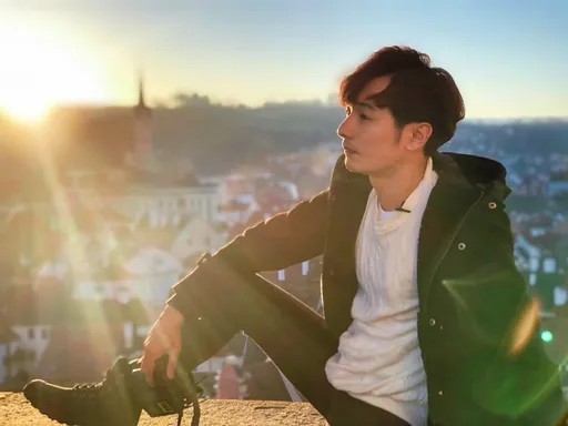 網紅醉吼警員甩外套！在警所內直播告狀　自嘲「若在中國早被公安打死」