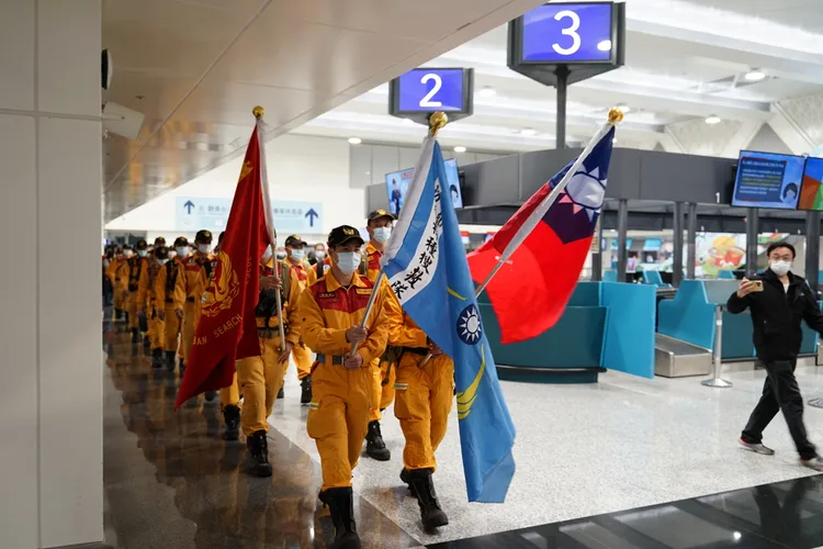 台灣於昨天晚間9點派出第一批搜救隊，搭乘晚間長榮航空班機赴土耳其協助救災。內政部提供