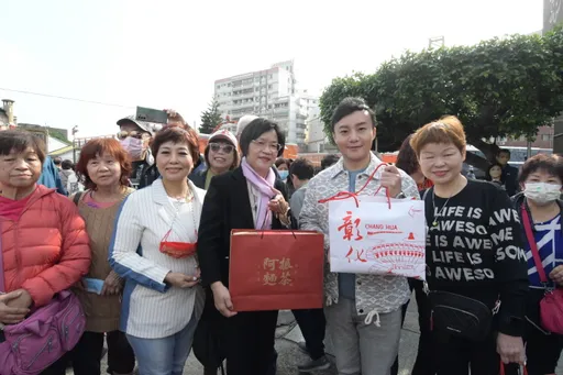 彰化喜迎新加坡首發旅遊團　藝人皓皓帶隊！王惠美親贈伴手禮