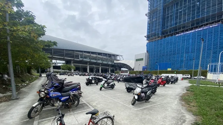 目前基地現況為停車場。新北城鄉局提供