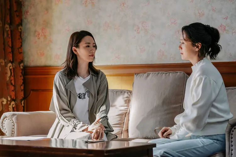 童瑤（左）和海清在 《心居》掀「姑嫂大戰」。中天娛樂台提供