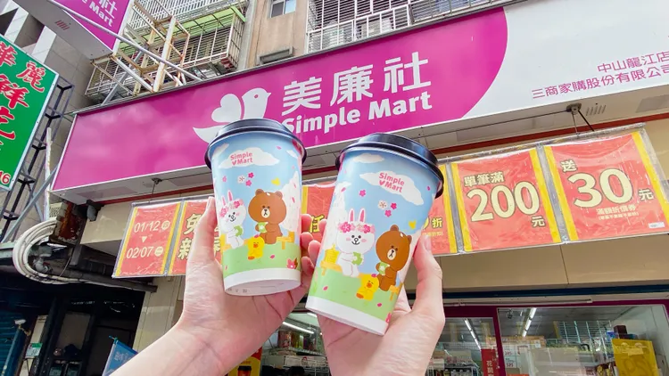 美廉社推熊大兔兔杯，2/9-2/21止大杯咖啡享75折優惠。業者提供