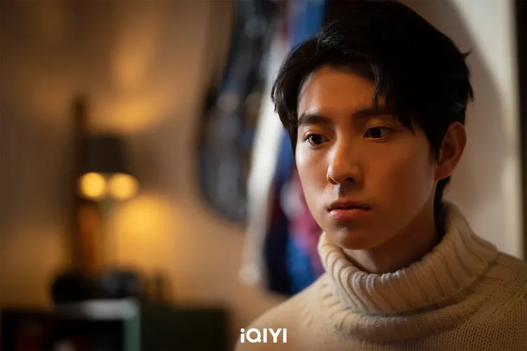 創作系透明感型男彭千祐雕刻系畢業，踏入演員行業首度挑戰重要角色，坦言壓力大。愛奇藝國際站提供