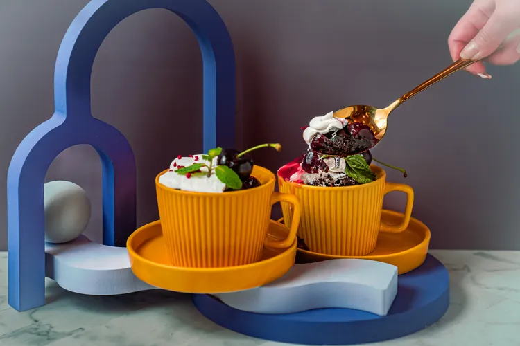 Meat Up首次推出的布朗尼溫蛋糕：櫻桃布朗尼溫蛋糕。業者提供