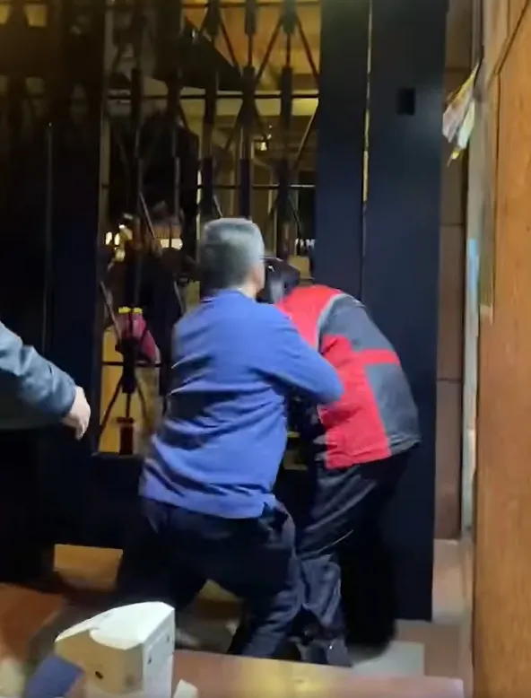 外送員被追到外送地點毆打。翻攝臉書社團爆料公社