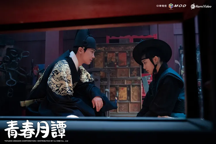 朴炯植（左）劇中與女扮男裝的全少妮一起查案。愛爾達電視提供