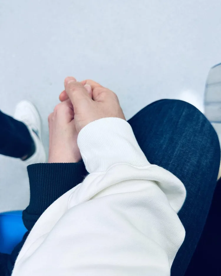 陳怡蓉情人節動手術，老公陪在一旁。翻攝自陳怡蓉臉書