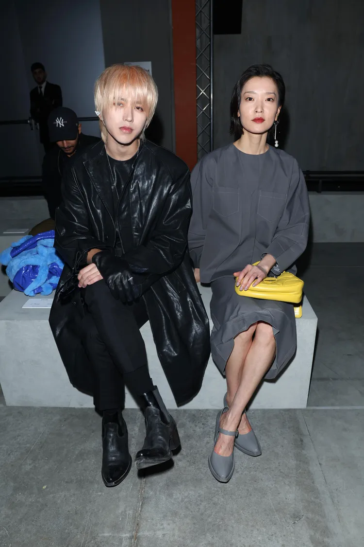 中國男星蔡徐坤（左）和超模杜鵑。品牌提供