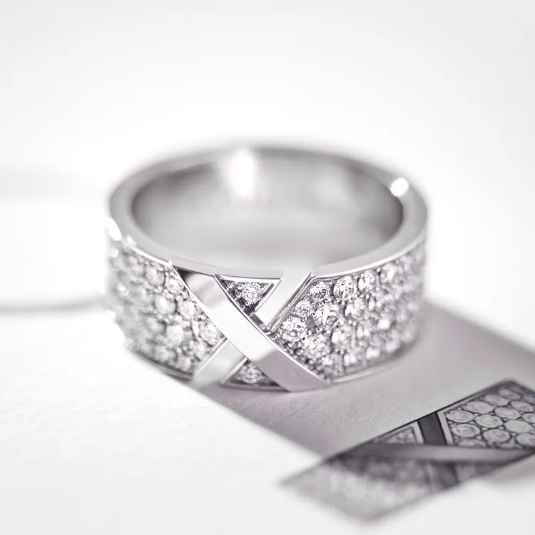 Liens Évidence 18K白金鑽戒，約29萬1000元。品牌提供