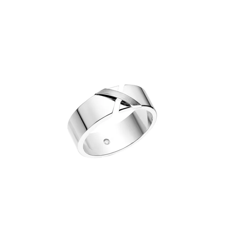 Liens Évidence 18K白金戒指，約10萬4000元。品牌提供