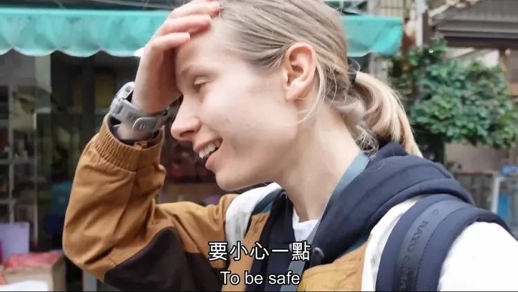 Lena點出當地交通亂象。取自YouTube頻道「旅遊真台灣 Travel North Taiwan」