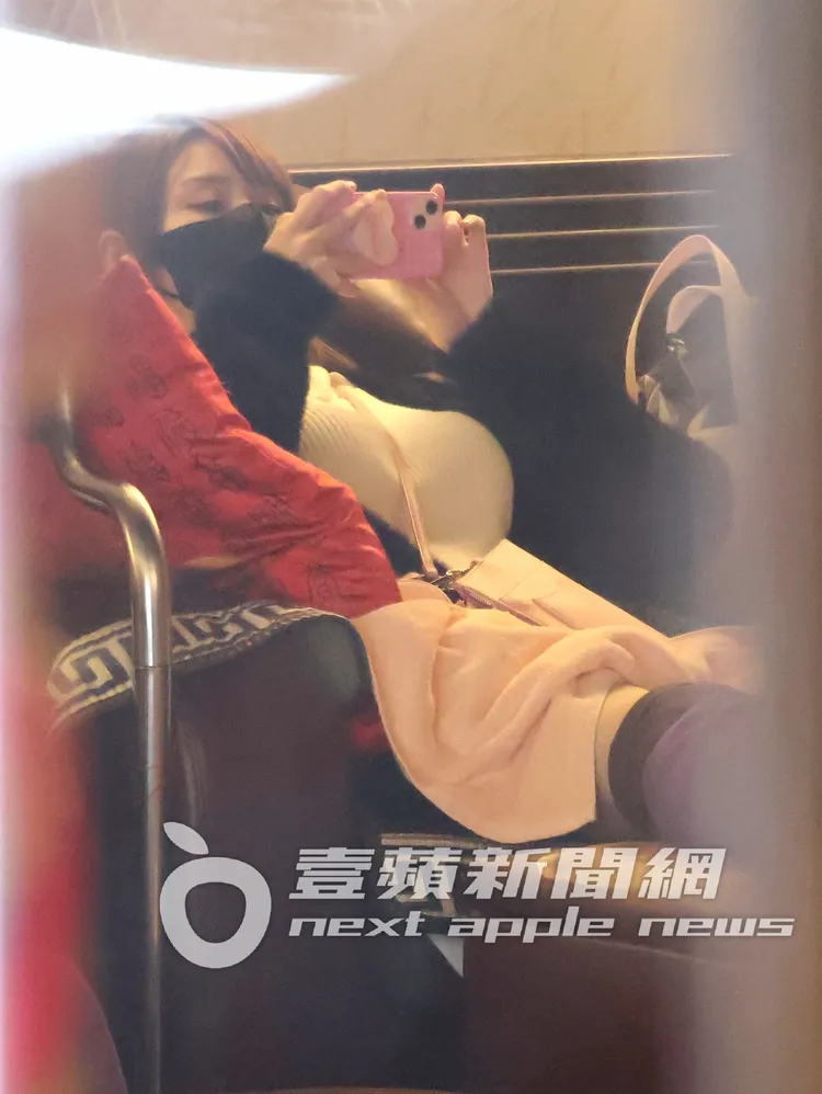 短今熟門熟路走到養生會館按摩大長腿。特勤中心攝