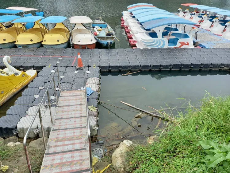 民眾在碧潭東岸發現浮屍。新店警分局提供