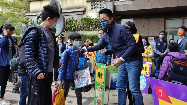 蔣萬安表示，接到很多家長反應，希望營養午餐延長。莊宗達攝