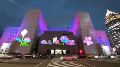 台湾灯会|抢先看!可爱兔兔爬上台北101卖萌 北市府外观也换装
