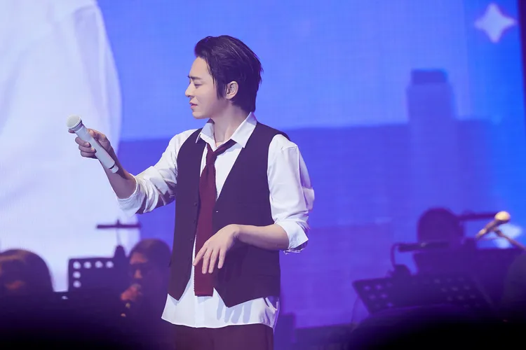 曹政奭又唱又跳。翻攝C-JeS娛樂