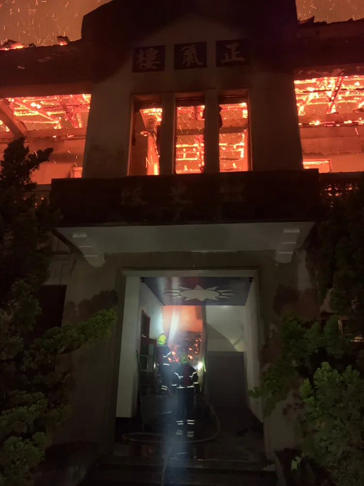 屏東大武營區隊史館凌晨火警。翻攝畫面